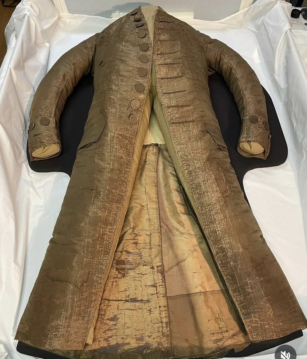 TradVat2's tweet photo. Via the National Parks Service on IG: George Washington's coat from his inauguration ball, and the reproduction showing the actual color it was prior to fading. For those with eyes to see and ears to hear... https://t.co/cC16fAEZWV