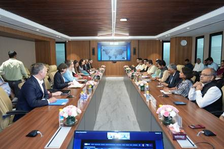 PIB_India's tweet photo. ➩ Union Minister @kishanreddybjp and UK Foreign Secretary Rt Hon Yvette Cooper MP launch India–UK Critical Minerals Global Supply Chain Observatory

➩ The launch marks a significant milestone in the growing India–UK partnership on critical minerals and supply chain resilience, reinforcing cooperation in securing the resources essential for clean energy transitions, advanced manufacturing, electric mobility and emerging technologies