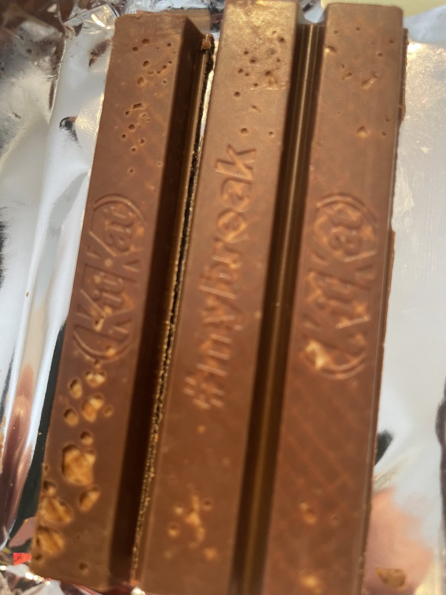 bango1973's tweet photo. .@Kitkat now smaller and with a thinner chocolate coating https://t.co/wsMr5n7qha