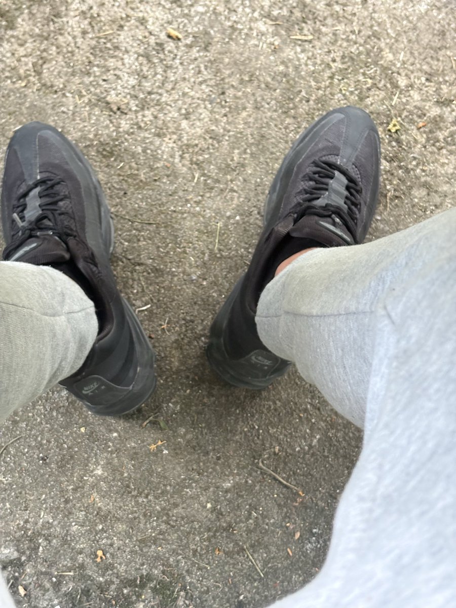 master_bilbao's tweet photo. A comer zapas perro 🐶 #Findom #FootFetish #Feet
#PrettyFeet #FootWorship #Soles #Barefoot #FeetLover #FootLover
#SexyFeet #FootSlave #FeetPics #FootDomination https://t.co/CiadeZJZtx