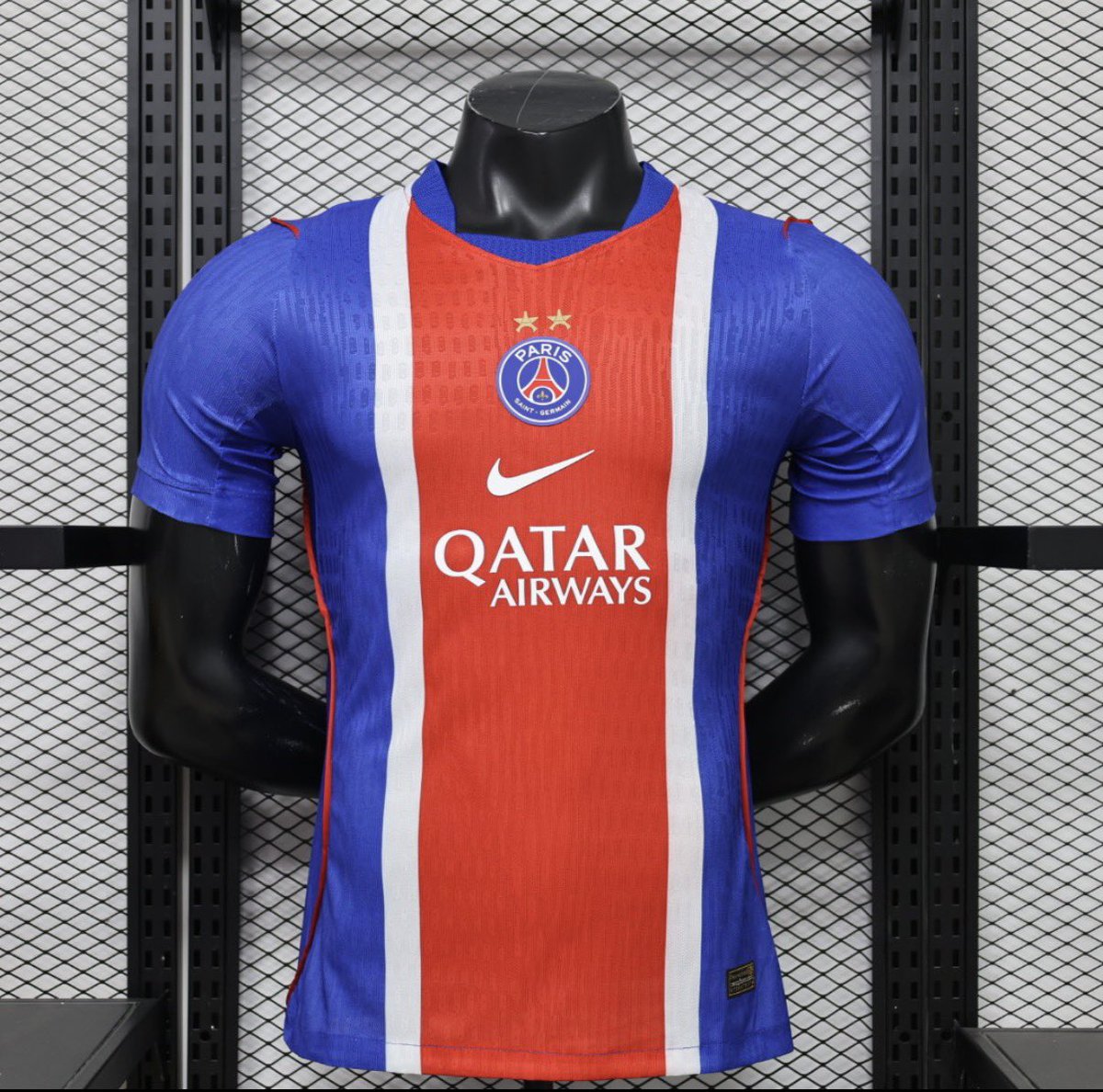 MaillotExpress's tweet photo. maillot du psg 26/27 disponible dès maintenant 🔥⚽️ https://t.co/HHqq0scAgt