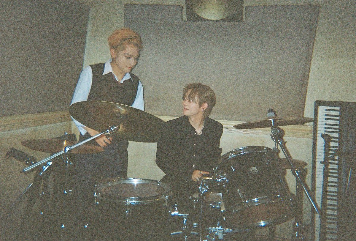 chihasaurus's tweet photo. 吹部の打楽器パート練中にちょっと叩かせてと乱入してきた男子をバレないようにこっそりフラッシュ無しで撮った写真をさっき現像から受け取ってきたんだけど焼きましいる人〜？
#STARGLOW https://t.co/mNzlSNhAwb