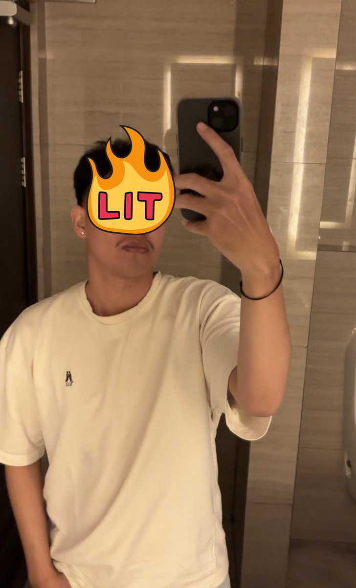 crvmblee's tweet photo. Sedang memikirkan untuk mencukur kumis lele ini atau tidak, banyak yg ga suka termasuk keluarga gw 🤣🤣 https://t.co/mOqsykSNrt