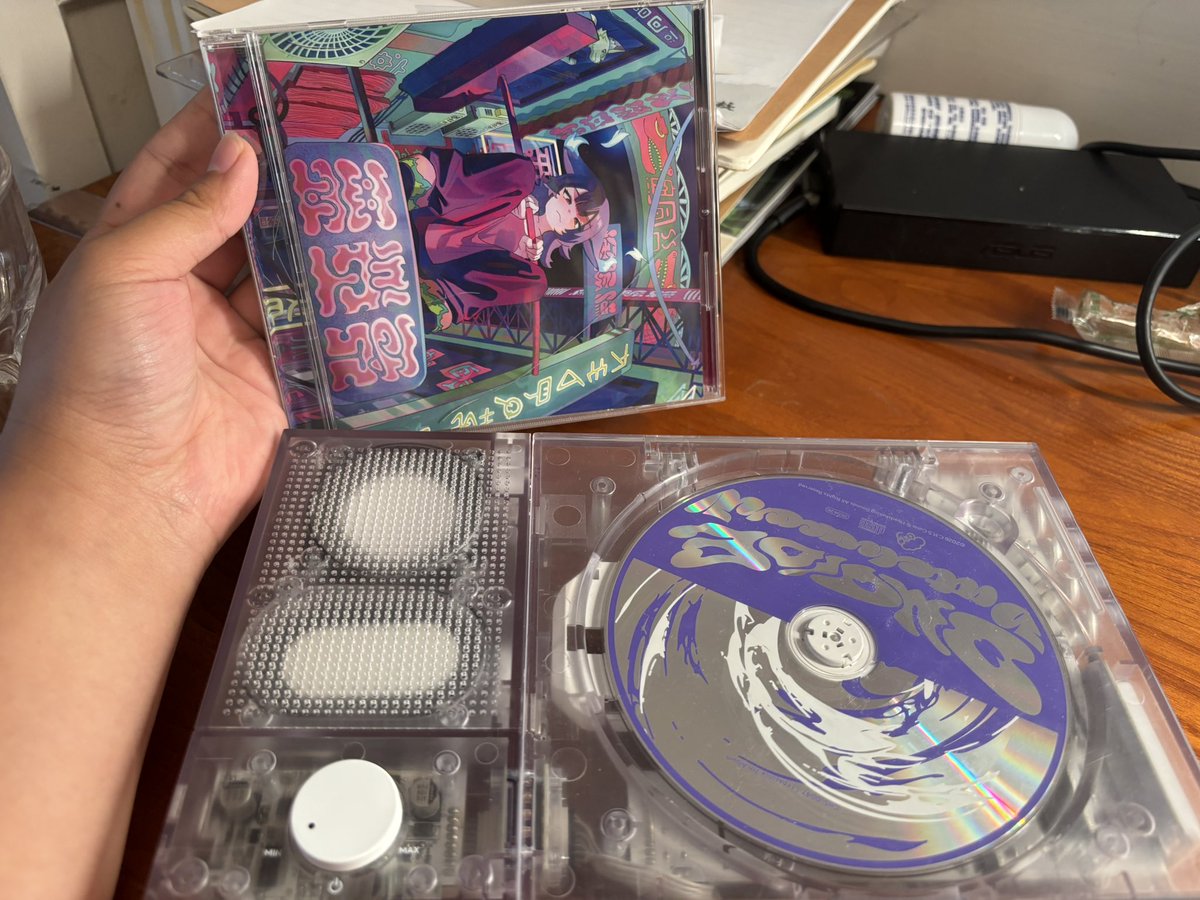 apollo42_'s tweet photo. 1 album per day  day2
t+pazolite OMOIDE Patchwork
完全发挥tpz所有优势的一张，虽然冷饭有点多但是加长也真的都很有诚意；新曲更是一首比一首好听，在其他歌发挥已有优势的情况下detoxified更是走出舒适区
不过总感觉对topazo桑的期待要更高一点呢？
top3:
- detoxified
- paint … universe
- !!! https://t.co/QqidrnAVvF