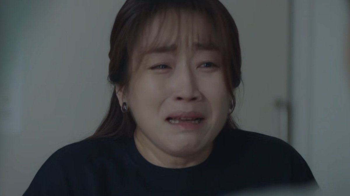 midobirb's tweet photo. “it’s just a scene of a kdrama, it won’t hurt you.”

the scene: https://t.co/5vJP338Kw7