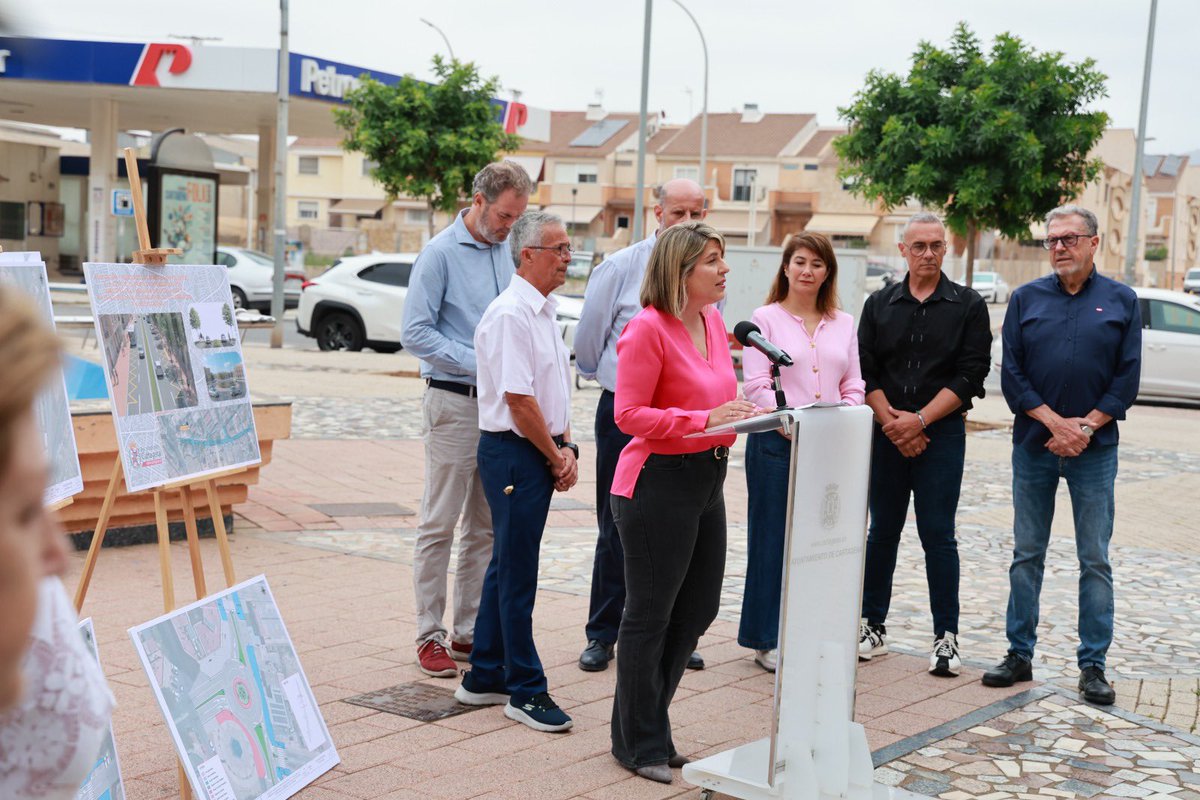 CartagenaPP's tweet photo. 👉🏻 Seguimos mejorando nuestros barrios y diputaciones.
ℹ️ #Invertimos 1,5 millones de euros en la renovación integral de la avenida Pintor Portela, en la barriada de San Ginés.
🔗 https://t.co/ypcrgFzV5O https://t.co/A74TclHBvy