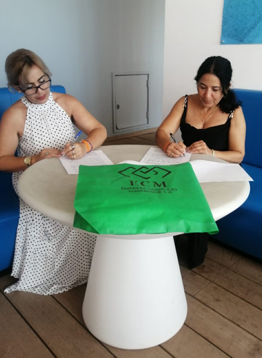 ECM_Cuba's tweet photo. En #Agrociencias2026, la Empresa Complejo Mayabeque S.A. y @GanaderiaSA (Ganaderia S.A.) firmaron un Convenio de Colaboración.
 🐄 Objetivo: impulsar la ganadería sostenible, la transferencia tecnológica y la mejora productiva en Cuba.
#CienciaAgropecuaria #Mayabeque #Ganadería https://t.co/OXGdtCFCM8