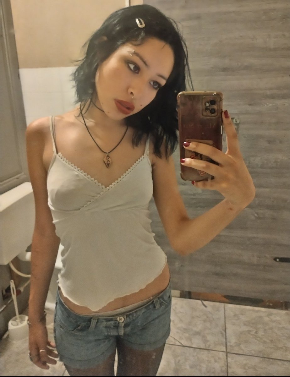 nll07_'s tweet photo. i wsnt this body back im so sorry i called u fat girl idc if im not edtwt skinny idc idc idc i just miss bmi 18s-19s https://t.co/bkFUCFajo1