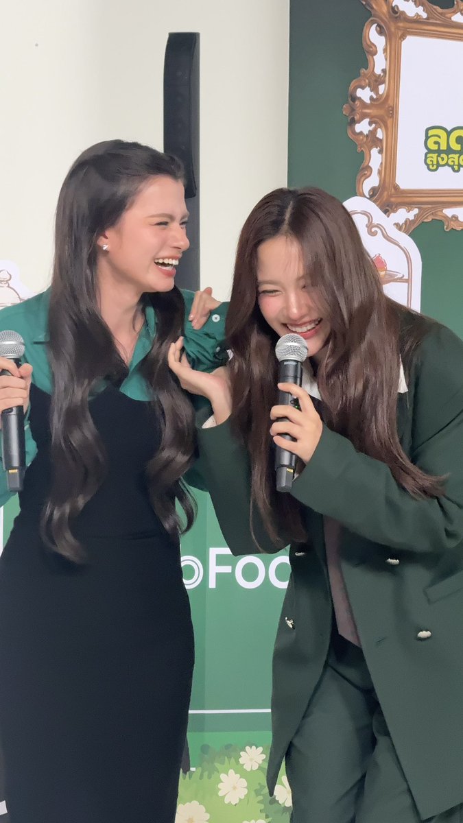 freenbeckychil2's tweet photo. Las sonrisas infinitas que me generan con solo verlas 😭. Necesito eventos con @GrabTH por siempre 🥺💚 

GRABFOOD X FREENBECKY
#GrabFoodถูกกว่าชัวร์xFreenBecky https://t.co/1wQ0DjOtL9