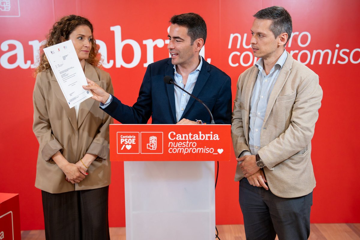 PSOECantabria's tweet photo. Proponemos un plan de choque para atraer a los médicos ante la política de brazos cruzados del PP.

🗣️@pedro_casares achaca la situación a un cambio de modelo sanitario orquestado y advierte a Pascual que, si no tiene soluciones, debería marcharse.

📝👇🏻https://t.co/YQ7H8FM0Km https://t.co/mUGJJIYjJu