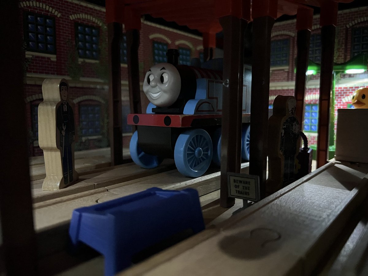 FlyingDuckNWR8's tweet photo. Thomas at the Repair Yard https://t.co/Ll3ovEJj2i