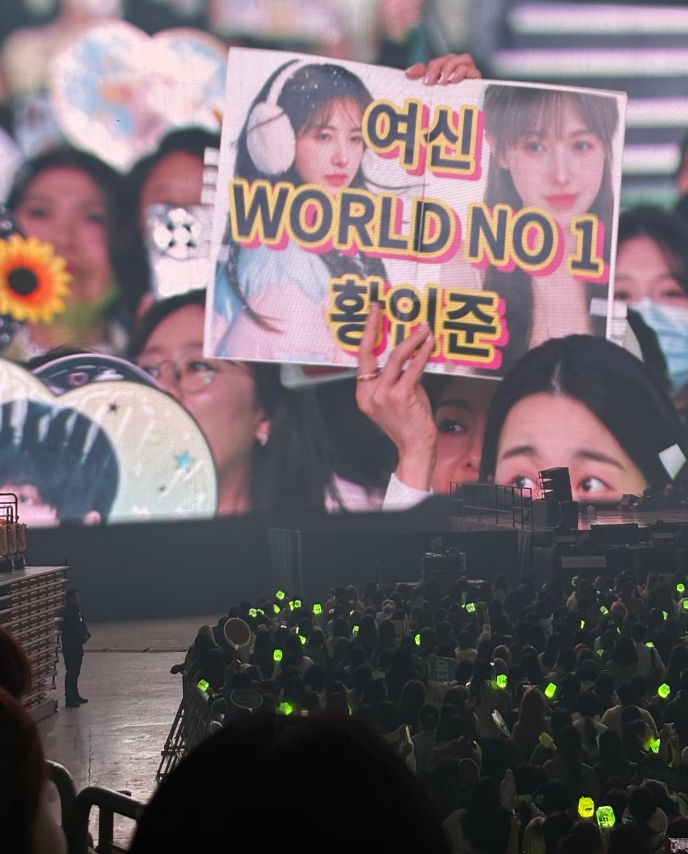 renjuncho's tweet photo. GODDESS WORLD NO.1 INDEED https://t.co/1qp9EX4SYS