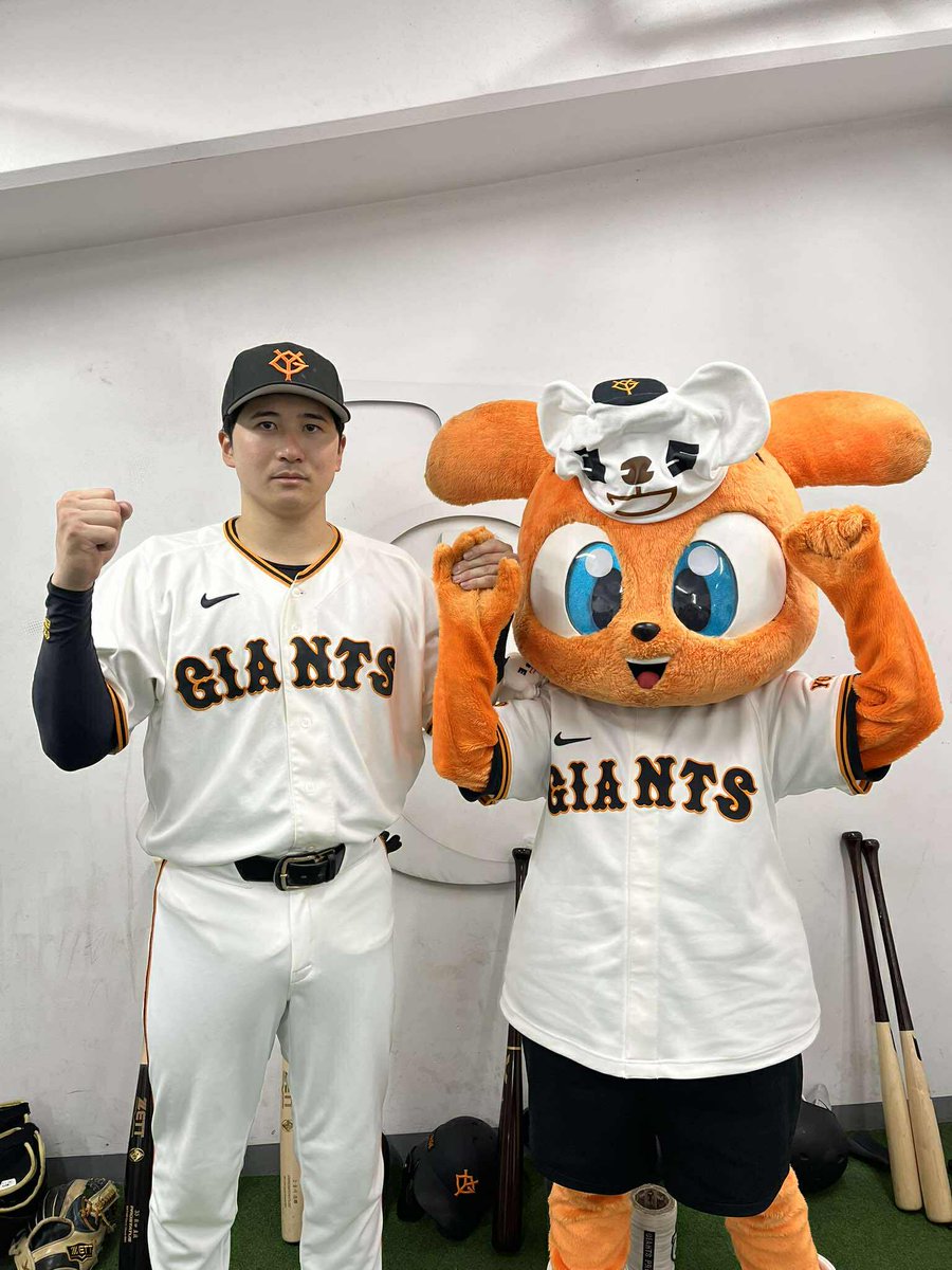 TokyoGiants's tweet photo. 【一軍】巨人 2-1 オリックス

本日のヒーロー✨
8回に勝ち越しの適時二塁打を放った #泉口友汰 選手👍 https://t.co/gSxjvRrPwl