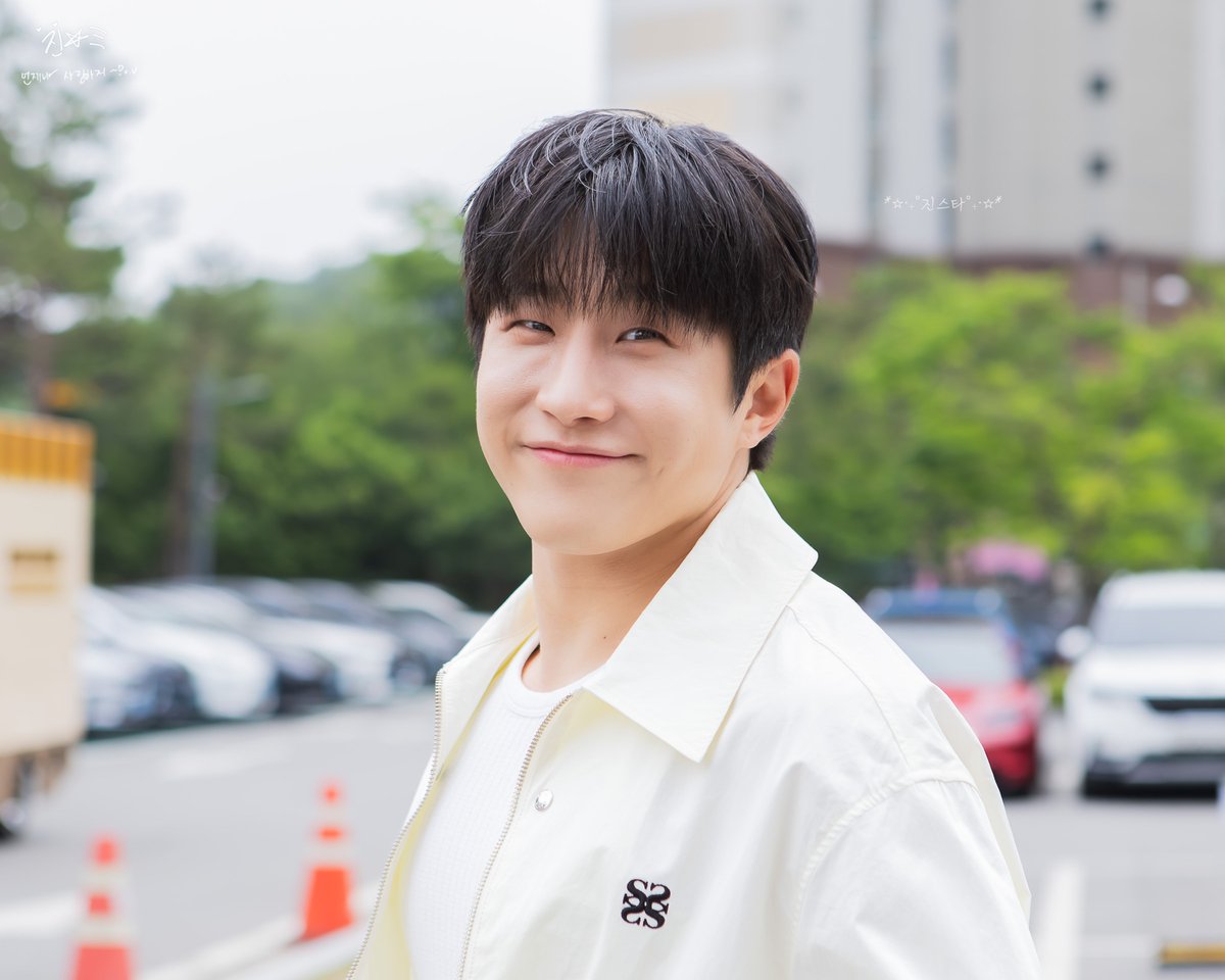 _Jinstar's tweet photo. 26.06.04 
찐디 💚

#진진 #JINJIN #찐디
@JINJIN_offcl https://t.co/NXM6Pi9nlI