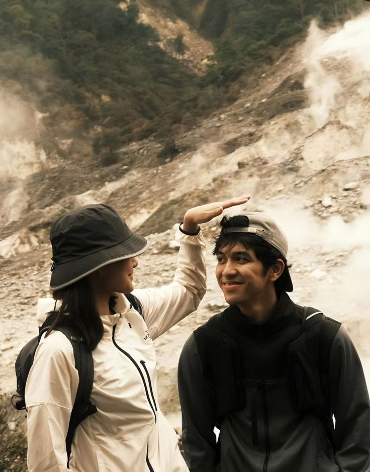 aannsss__'s tweet photo. buat kakak kakak yang masih jomblo, ini namanya mountain date yaaa ^^

((btw ditunggu foto iconic-nya yg keempat, kelima, dan sebanyak banyaknya yaaa abun, aca)) 🤞 https://t.co/3Zyfc1OWte