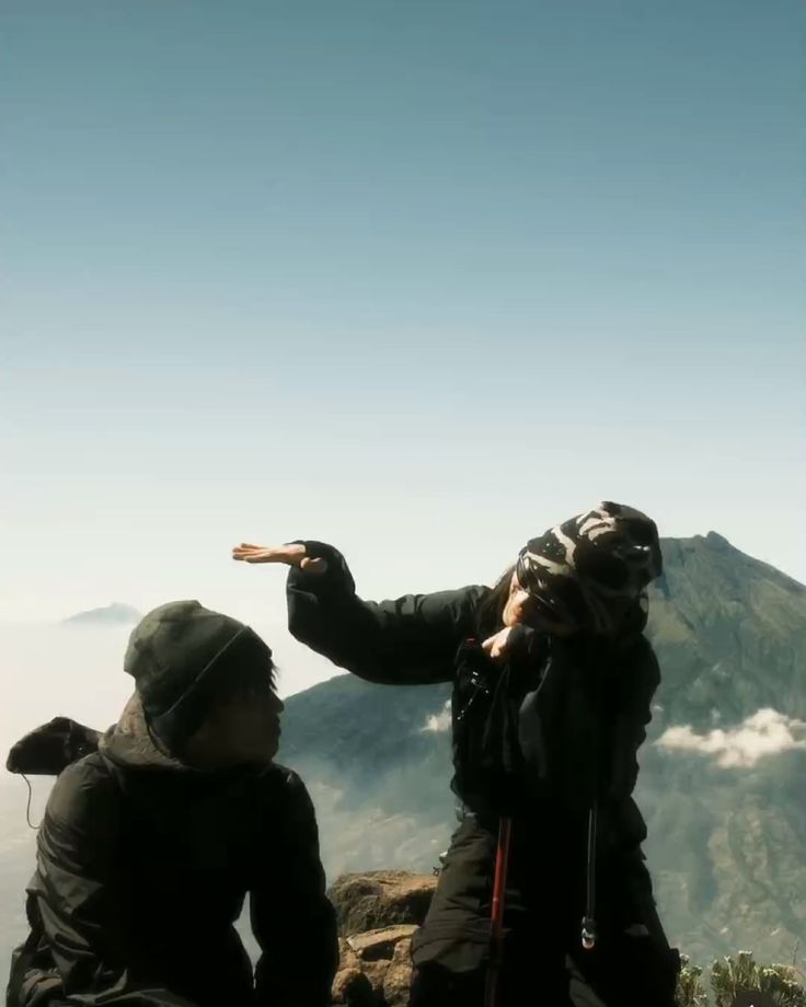 aannsss__'s tweet photo. buat kakak kakak yang masih jomblo, ini namanya mountain date yaaa ^^

((btw ditunggu foto iconic-nya yg keempat, kelima, dan sebanyak banyaknya yaaa abun, aca)) 🤞 https://t.co/3Zyfc1OWte