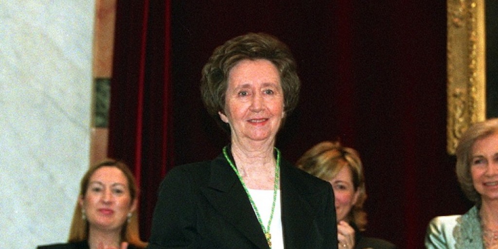 RAEinforma's tweet photo. «Todas las culturas humanas tienen un lenguaje, y las personas lo utilizan de un modo creativo para transmitir nuevas ideas».

Hace hoy 23 años ingresó en la RAE la científica Margarita Salas con el discurso «Genética y lenguaje». Pueden leerlo aquí: https://t.co/mL2W5JdcaT. https://t.co/YMrYB5rWqK
