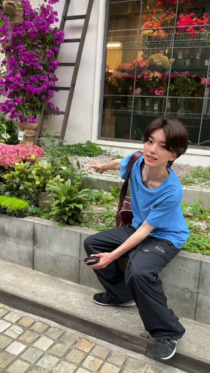 Est_sty's tweet photo. 外だと普通だけど、家だとあんなことしてる僕、どう思いますか？(^^) https://t.co/EJrBWXPNbT