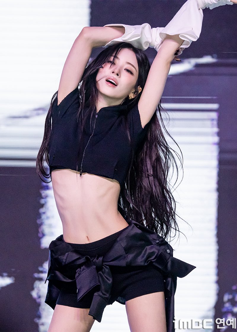 LucexHeart's tweet photo. Why Meovv Anna Isn't as Popular as Expected?
https://t.co/vdA6yMLpOs

#ANNA #안나 #MEOVV #미야오 https://t.co/cLOHyayKxO
