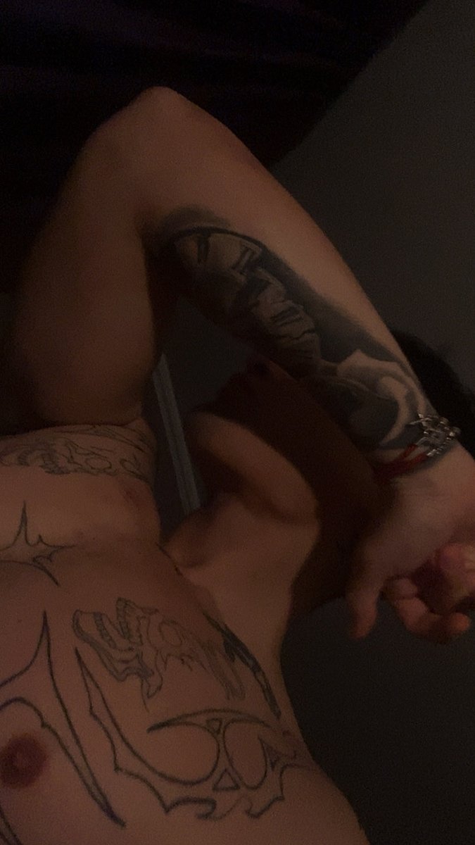hotstarboy17cm's tweet photo. K ganas de hacerme mas tatuajes o no jjj 😳🤨🤨🤨🔥  #chile #contenido #arsmate https://t.co/wyymlxeuCL