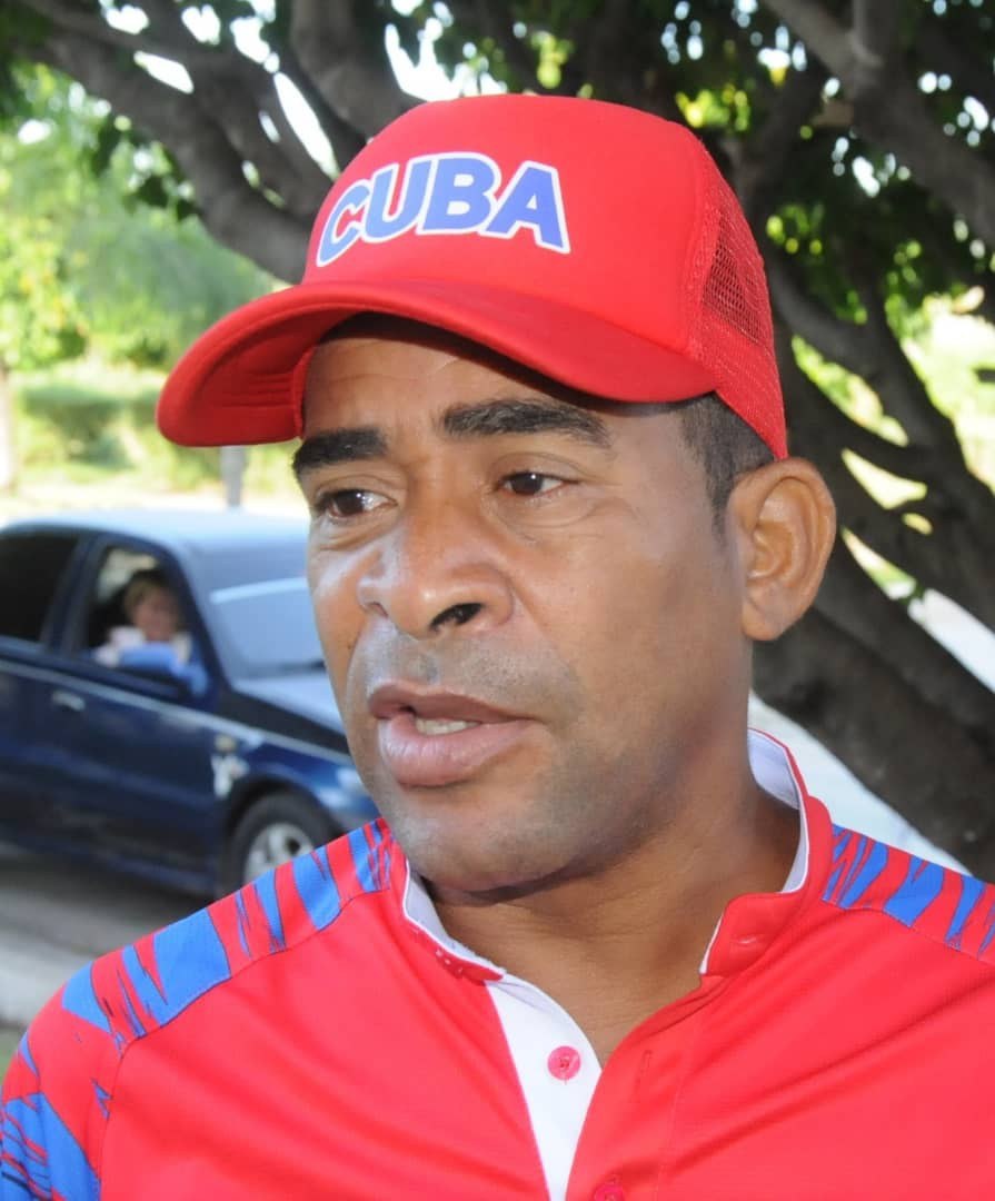 PrensaGtmo's tweet photo. "Honramos a Raúl cumpliendo el deber", afirma director de Deportes en #Guantánamo ante nuevas acusaciones de EE.UU. Señala que son parte de una campaña mediática y que el bloqueo es el verdadero lastre para #Cuba. 

🔗https://t.co/EOfx97ewt0

#RaúlEsRaúl #CubaEstáFirme https://t.co/lfyR0Vnm7o