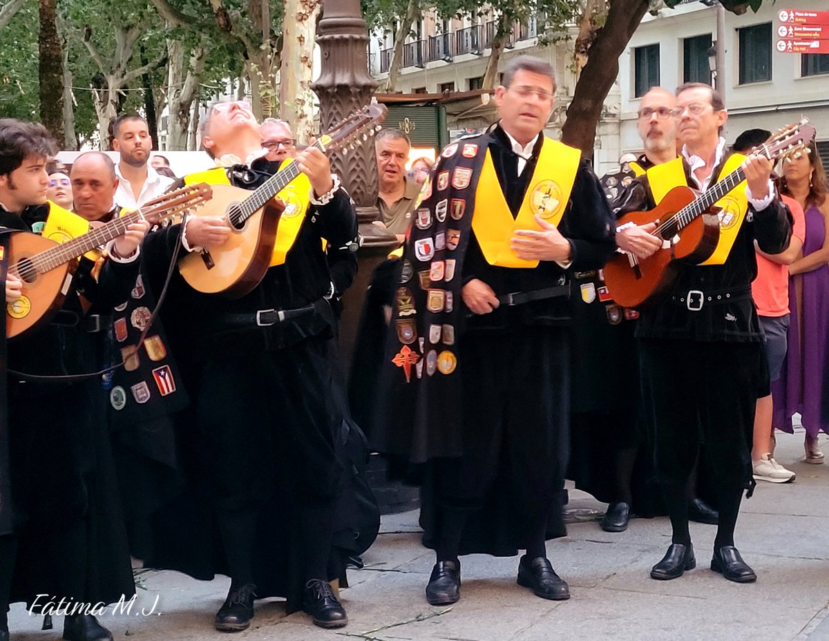 fatimamzj's tweet photo. .@TunMedSev en la ronda del @Ayto_Sevilla tras el pasacalles
#SevillaEsTuna #tunasdesevilla https://t.co/dz3CDsp3p5