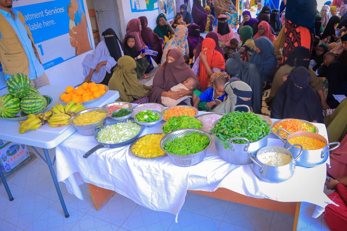 ISDPSomalia's tweet photo. ISDP, with funding from  @shf_somalia and in collaboration with  Ministry of Health Puntland
@mohplso , organized a cooking demonstration session at Shabeele HC in Bosaso District to promote improved nutrition practices among vulnerable communities. https://t.co/N8Qwqg4pTH