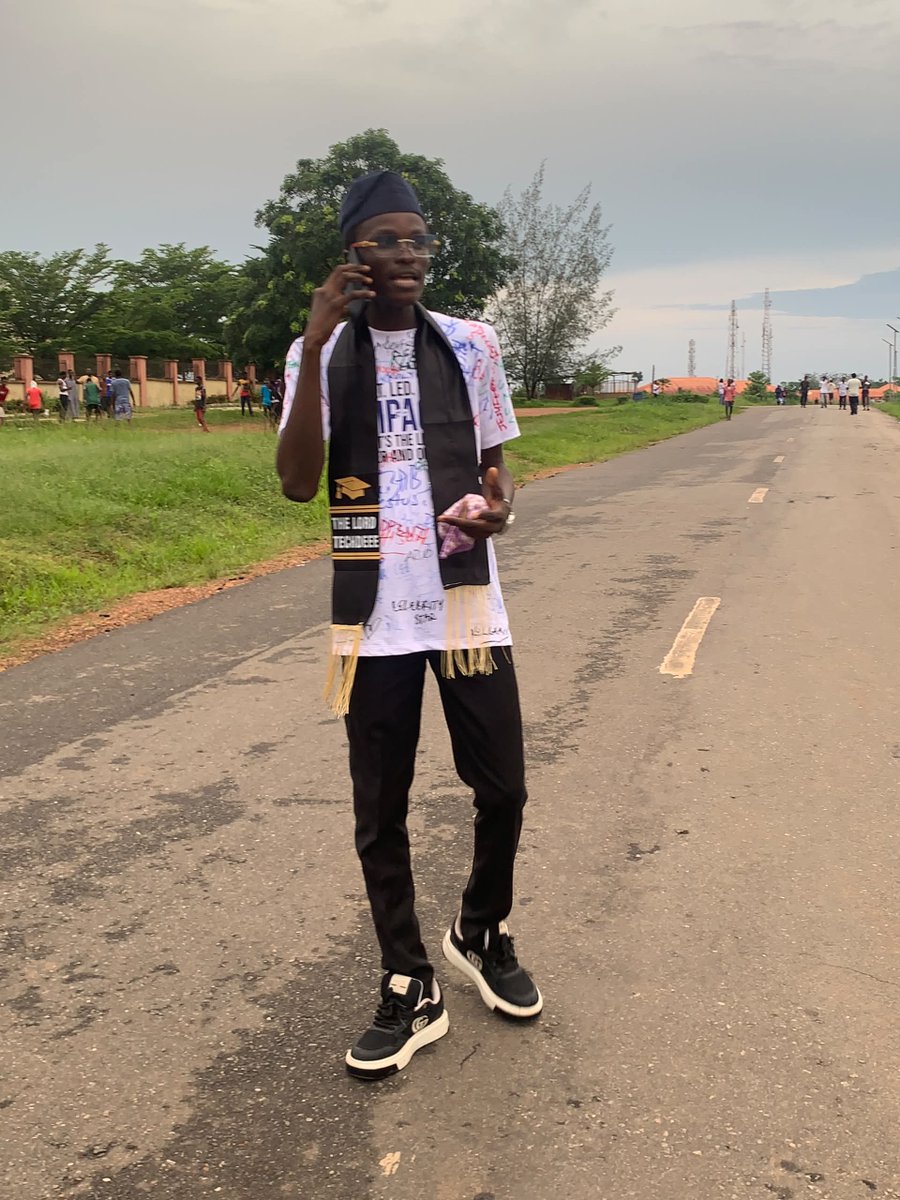TheLordTechdee's tweet photo. Final paper done and dusted. ✨

Built. Led. Made IMPACT! That's the LEGACY. Over and out! 🤘🏾

Glory to God. 💯

#FUNAABClass26 https://t.co/Kt8sX9fJRb