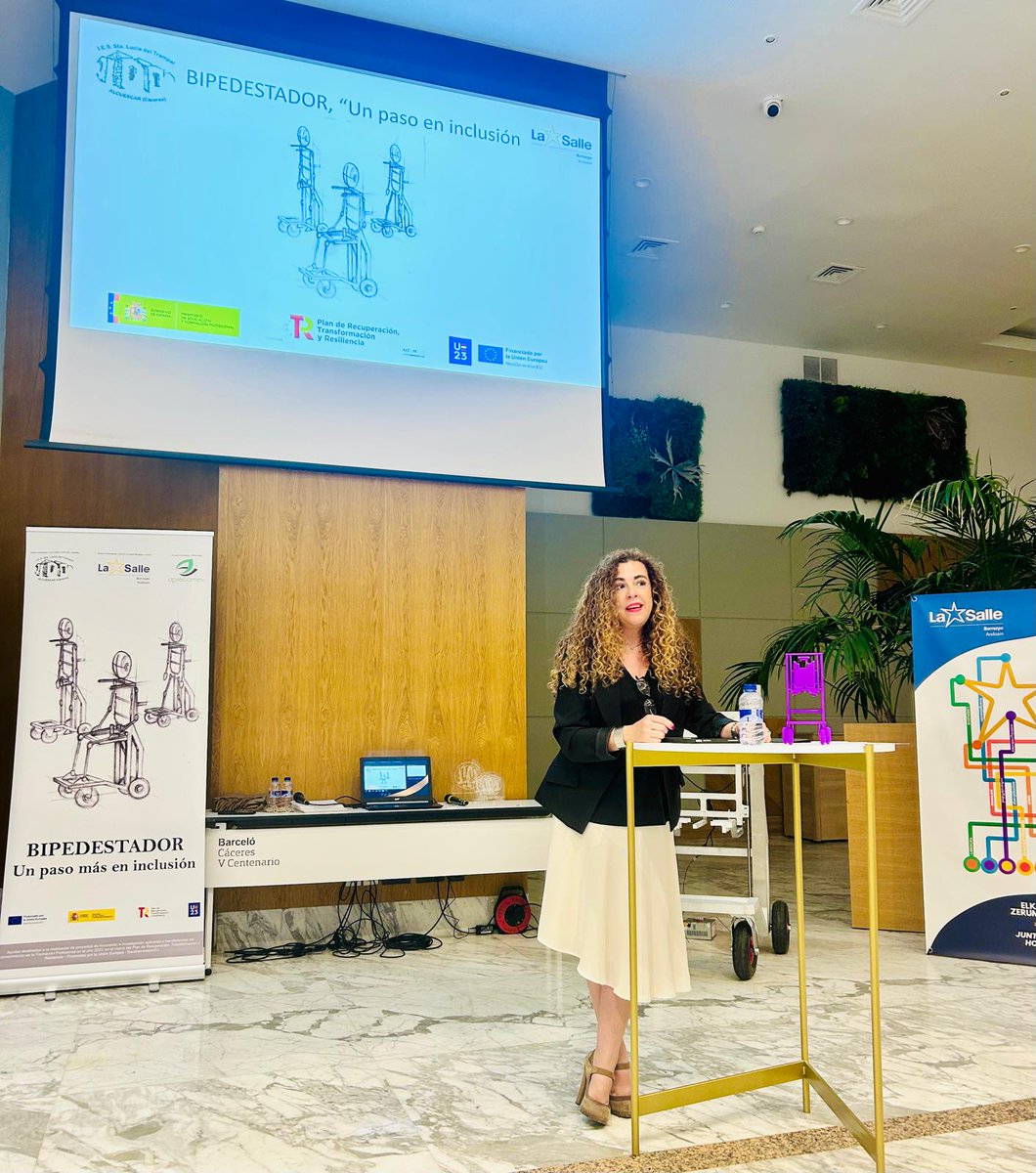 UpeCaceres's tweet photo. 📍IES Santa Lucía del Trampla (Alcuéscar, Cáceres)
Jornadas: Presentación Proyecto de Innovación "BIPEDESTADOR, un paso más en la inclusión".
📌Apertura del acto por Carmen Gómez Labrador, Directora General de Innovación e Inclusión Educativa https://t.co/kIfc0ONso7