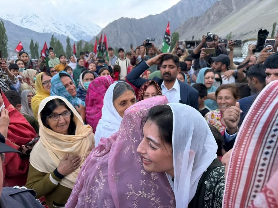 ArfaBhutto786's tweet photo. میں فخر سے کہہ سکتی ہوں کہ پیپلزپارٹی کی قیادت جیسی عوامی قیادت کسی دوسری جماعت کے پاس نہیں۔
ہنزہ کے بعد آج بی بی @AseefaBZ نگر میں جلسہ عام سے خطاب کریں گیں!
#GBMainTeerChaleyGa https://t.co/2zgd3dxftn