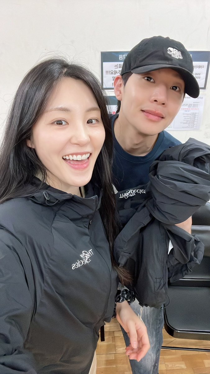 NAYA_RyuB's tweet photo. 놀라운 건 우리 혀기 아직도 막내임 https://t.co/gYkmQhPpAa