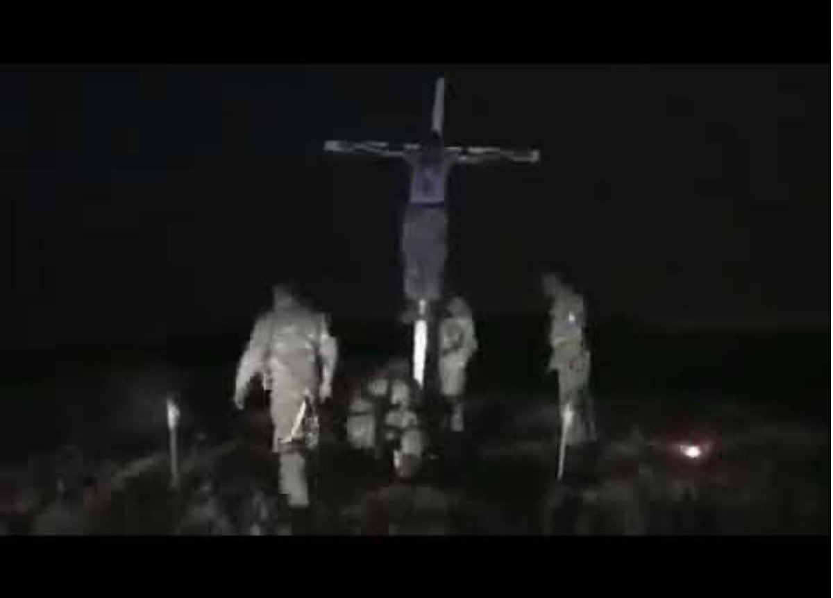 ValeriyGodunov's tweet photo. 2014 год. Украинские отморозки из батальона «Азов» прибивают пленного ополченца к кресту и сжигают его живьем. 
Это к тому, что СВО надо доводить до конца. 
Видео есть, но его блокируют везде. 👇 https://t.co/PhgQIJ0Dgq