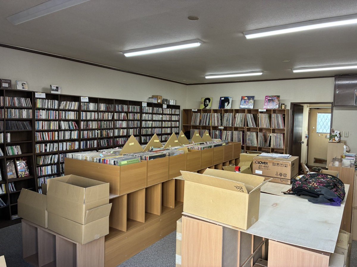 RARE6181's tweet photo. 6月16日のオープンに向けて準備を進めています！まだ値付けや商品整理が追いついていない部分もありますが、まずはお店をスタートさせることを優先し、営業しながら少しずつ売場を整えていきたいと思っています。新しい商品も順次追加していきますので、ぜひ長い目で見守っていただければ幸いです https://t.co/wEcbXtkxG6