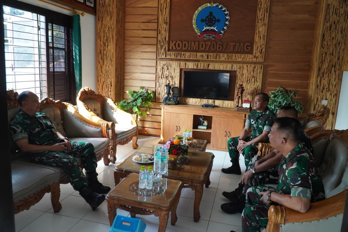 Korem072Pmk's tweet photo. Susun Strategi Pertahanan Masa Depan, Tim Pokja Sahli Pangdam IV/Diponegoro Kunjungi Kodim 0706/Temanggung https://t.co/rWECYWYZru