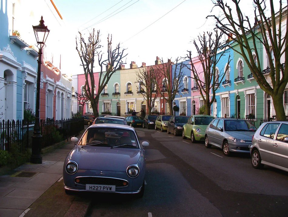 UrCoffeeBreak's tweet photo. The hidden UK street where every single house is painted a different colour: https://t.co/8tMfAYj1o2 https://t.co/DSMKd8ooDG