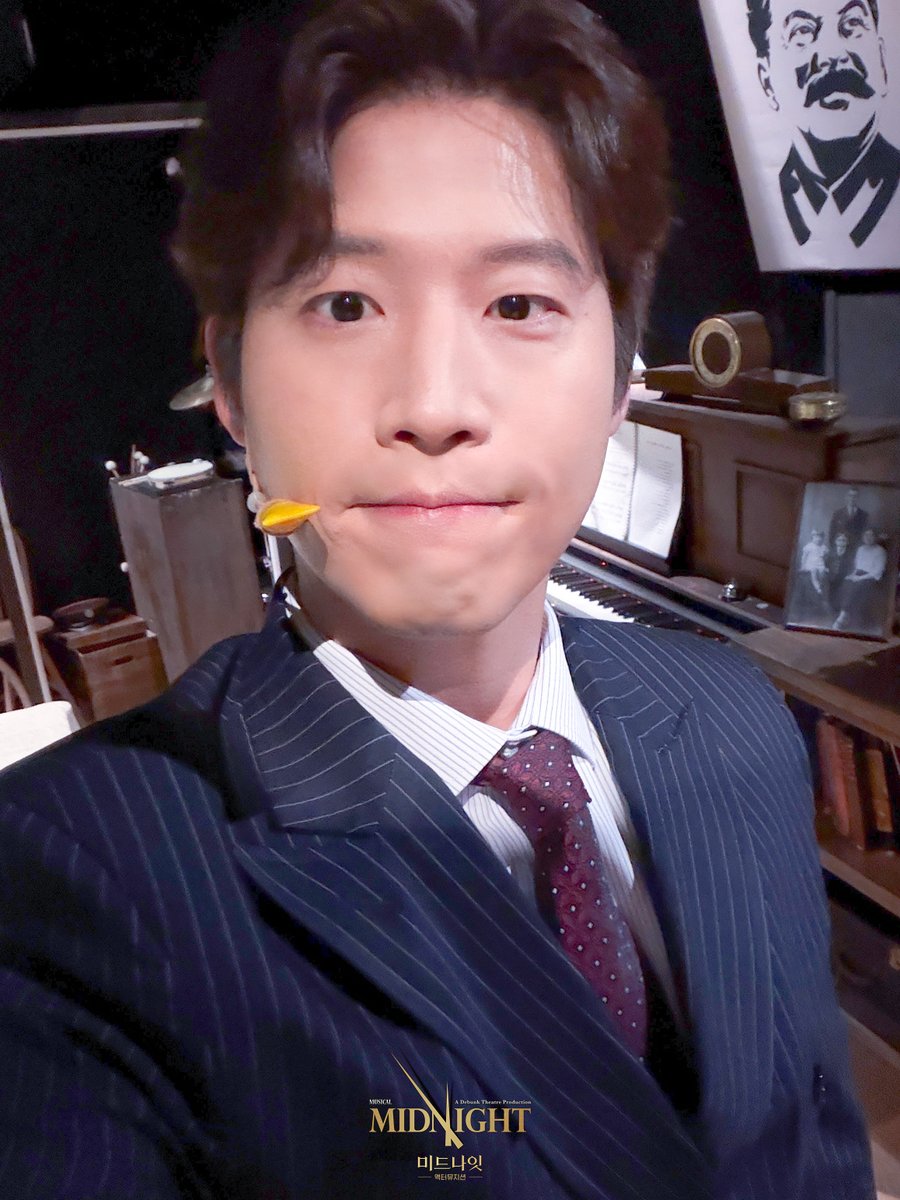Midnight_M2017's tweet photo. [뮤지컬 #미드나잇액터뮤지션]

🚪Knock 

D-1

맨 #선한국 #황두현

_
𝟐𝟎𝟐𝟔.𝟎𝟒.𝟎𝟖 - 𝟐𝟎𝟐𝟔.𝟎𝟔.𝟎𝟕
NOL유니플렉스 3관 https://t.co/c5aUQAp9aO