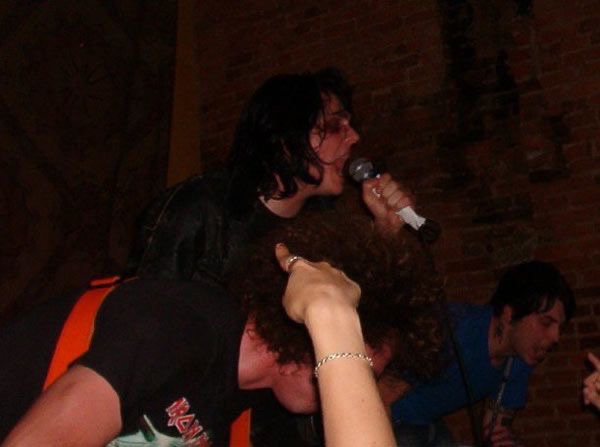 gerard way hourly tweet media