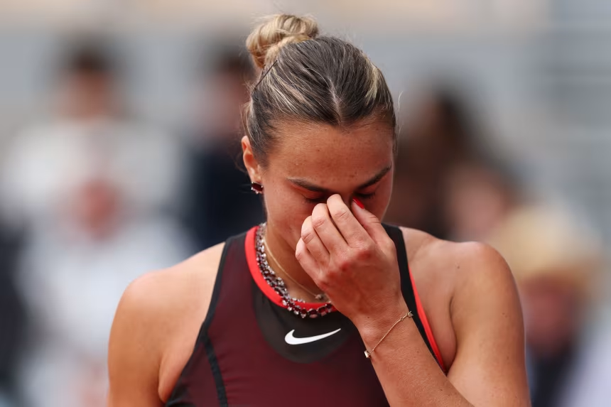 CNNFrancePR's tweet photo. “J'ai juste envie d'arrêter le tennis” : Aryna Sabalenka, numéro un mondiale, après sa défaite en quarts de finale de Roland-Garros https://t.co/uV5kFmxcN8 https://t.co/gMdTefgd9J