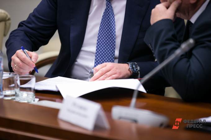 NewsRealna's tweet photo. ⚡️#Putin has ordered the extension of service terms for officials over the age of 70 in the occupied territories of #Ukraine

On social media, the move is being linked to staff shortages and a lack of people willing to work in local occupation administrations. https://t.co/EmwIYowDGo