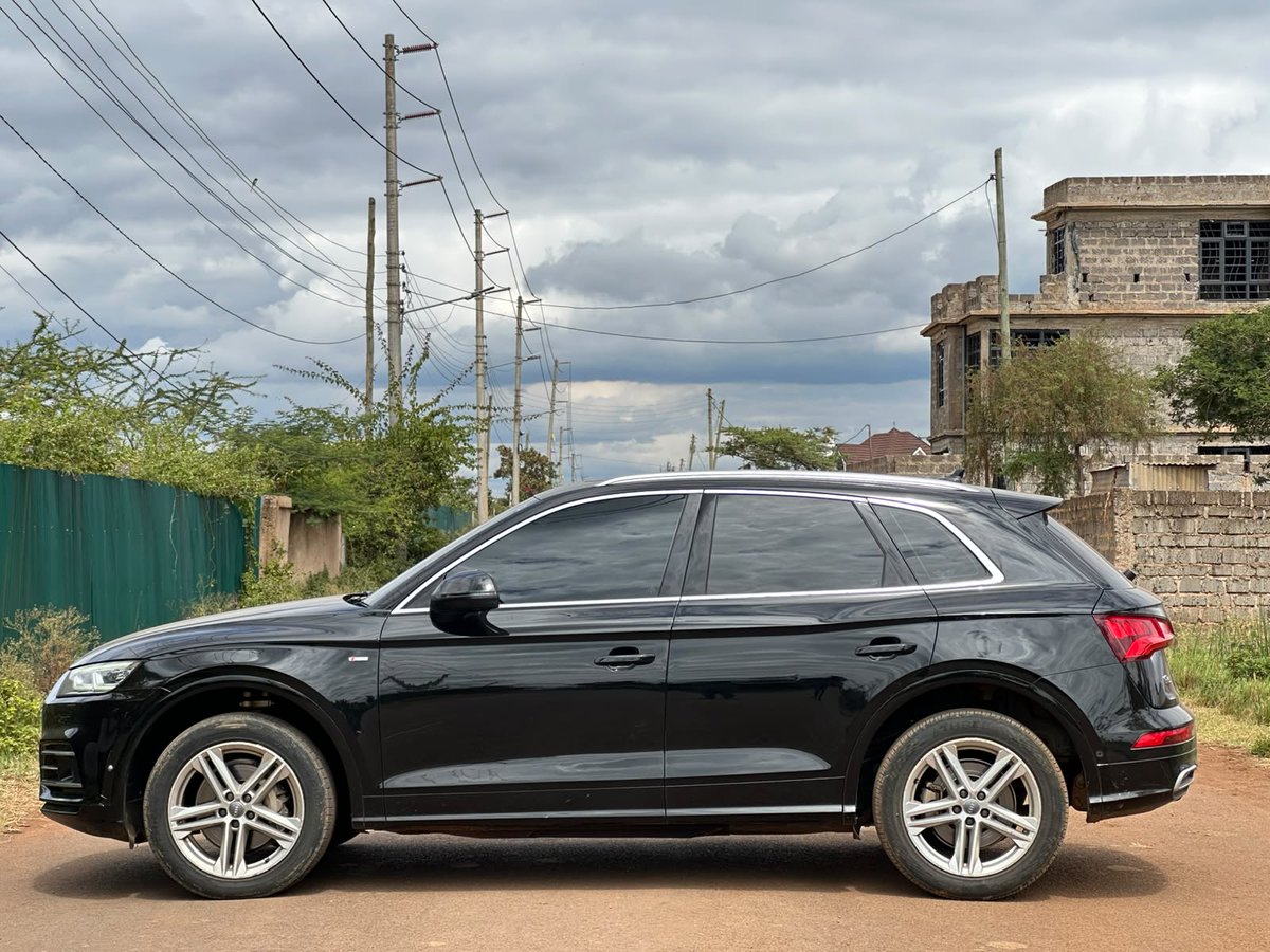 RjMotorworld's tweet photo. Elevate your daily drive with this stunning 2018 Audi Q5 S-Line
▪️2000 CC Turbocharged (TFSI)
▪️7-Speed S-Tronic Transmission 
▪️Quattro All-Wheel Drive
▪️Leather Sport Seats
▪️8.3-inch Audi Virtual Cockpit
▪️Panoramic Moonroof 
▪️Ksh. 3,850,000
☎️ 0703 427 327 
📍Nairobi https://t.co/gpqY7bpbwL