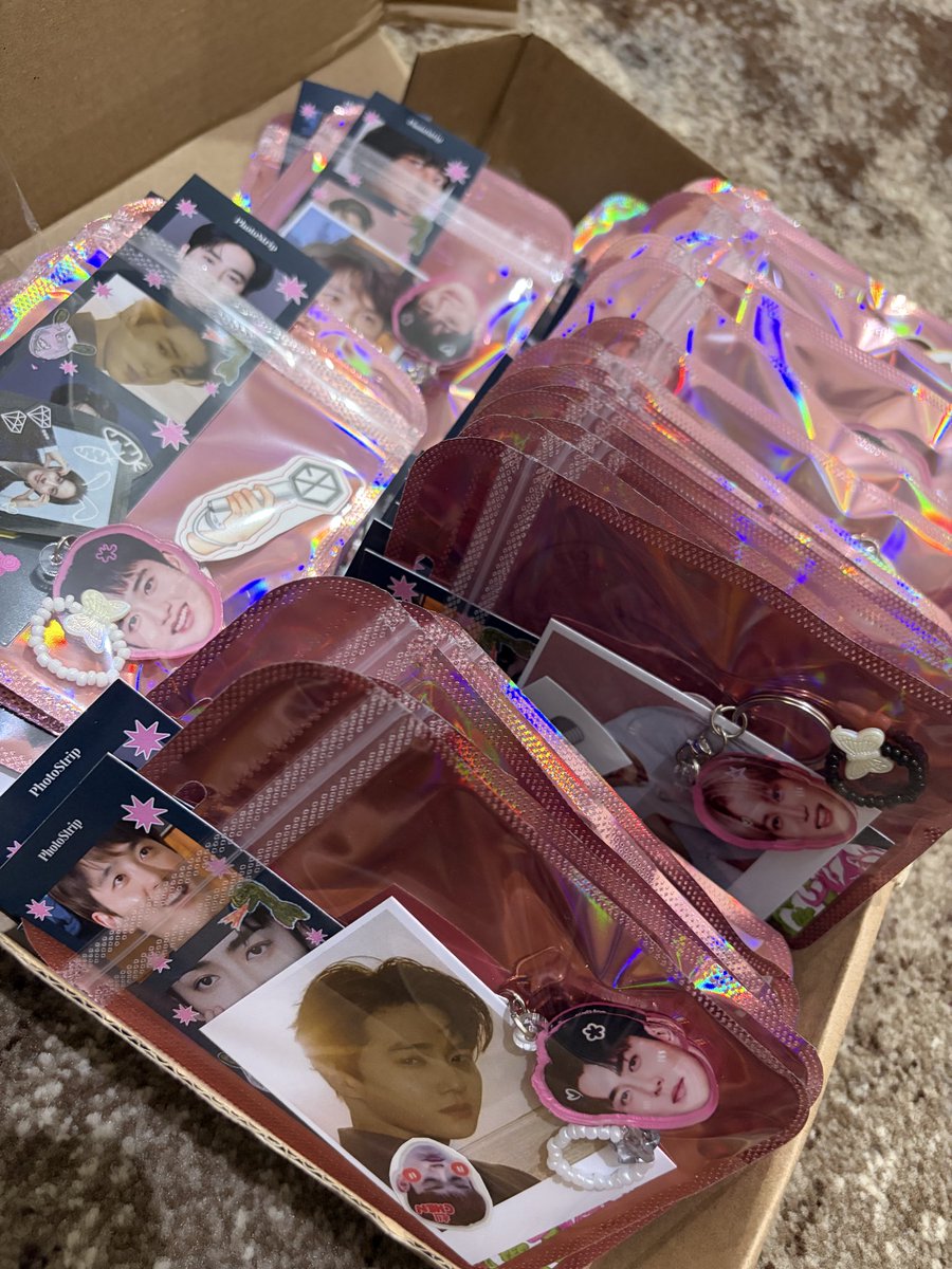 anitasipit's tweet photo. Sejawat Eri Day 2 semoga berkenan menerima freebies mungilku ini jgn dibuka g ygy 
Luvvv #exhorizonjakarta https://t.co/IYjN7EvBr6