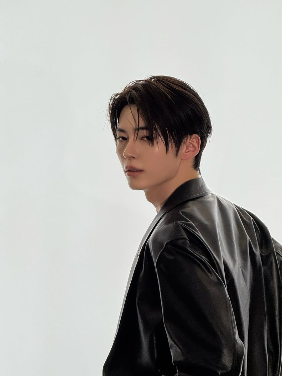 shbleft's tweet photo. 목젖도 크고 목도 굵고
이건 그냥 테스토스테론남 화끈하게 인정하는 거죠 https://t.co/agMhVjjNd5