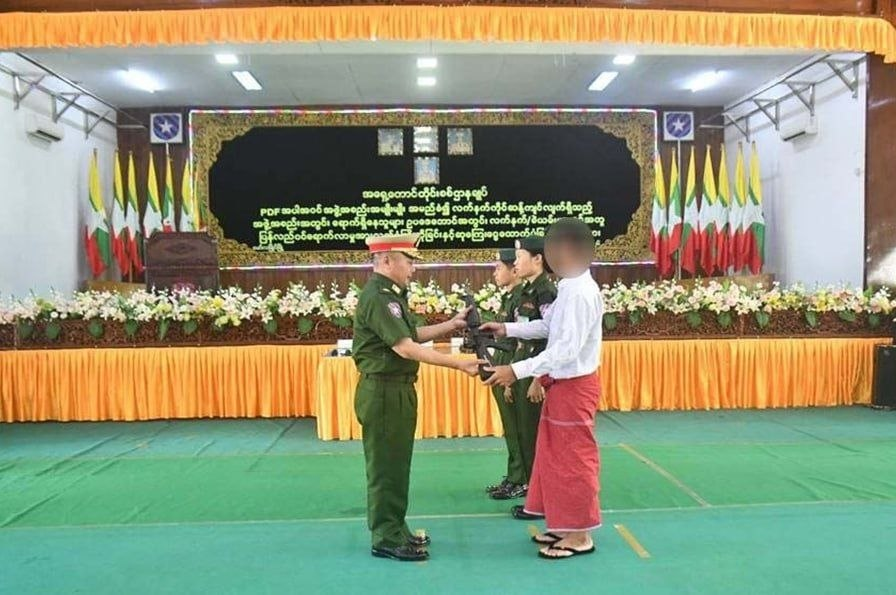 ViewsofMM22's tweet photo. 8 armed group members  reintegrate into society after  surrendering weapons 
-----#WhatsHappeningInMyanmar 
Eight members from the #KNLA, #ABSDF,  #NMSP (splinter group) and #PDF-related groups  have reportedly returned to the legal fold with  weapons and ammunition, according to officials.
-----#MyanmarFactCheck 
The returnees surrendered one carbine  rifle, an AK-47 rifle, an M4A1 rifle, a 9mm pistol, ammunition, magazines, a communication  device and other items. Myanmar authorities provided  cash rewards and assistance totalling K19.6  million, along with gifts.
