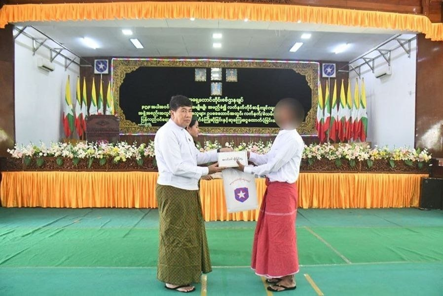 ViewsofMM22's tweet photo. 8 armed group members  reintegrate into society after  surrendering weapons 
-----#WhatsHappeningInMyanmar 
Eight members from the #KNLA, #ABSDF,  #NMSP (splinter group) and #PDF-related groups  have reportedly returned to the legal fold with  weapons and ammunition, according to officials.
-----#MyanmarFactCheck 
The returnees surrendered one carbine  rifle, an AK-47 rifle, an M4A1 rifle, a 9mm pistol, ammunition, magazines, a communication  device and other items. Myanmar authorities provided  cash rewards and assistance totalling K19.6  million, along with gifts.