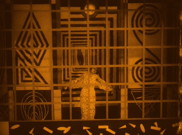 MonsieurHulot's tweet photo. Está siendo un año de encontrar films que llevaba mucho tiempo buscando a buena calidad, como Sylvester y ahora Thaïs (1917). Llevaba 20 años tras él por ser un precedente de Caligari (1920) en la influencia de vanguardias de la época en el diseño de decorados,y en ese sentido.. https://t.co/D146mMUvk0