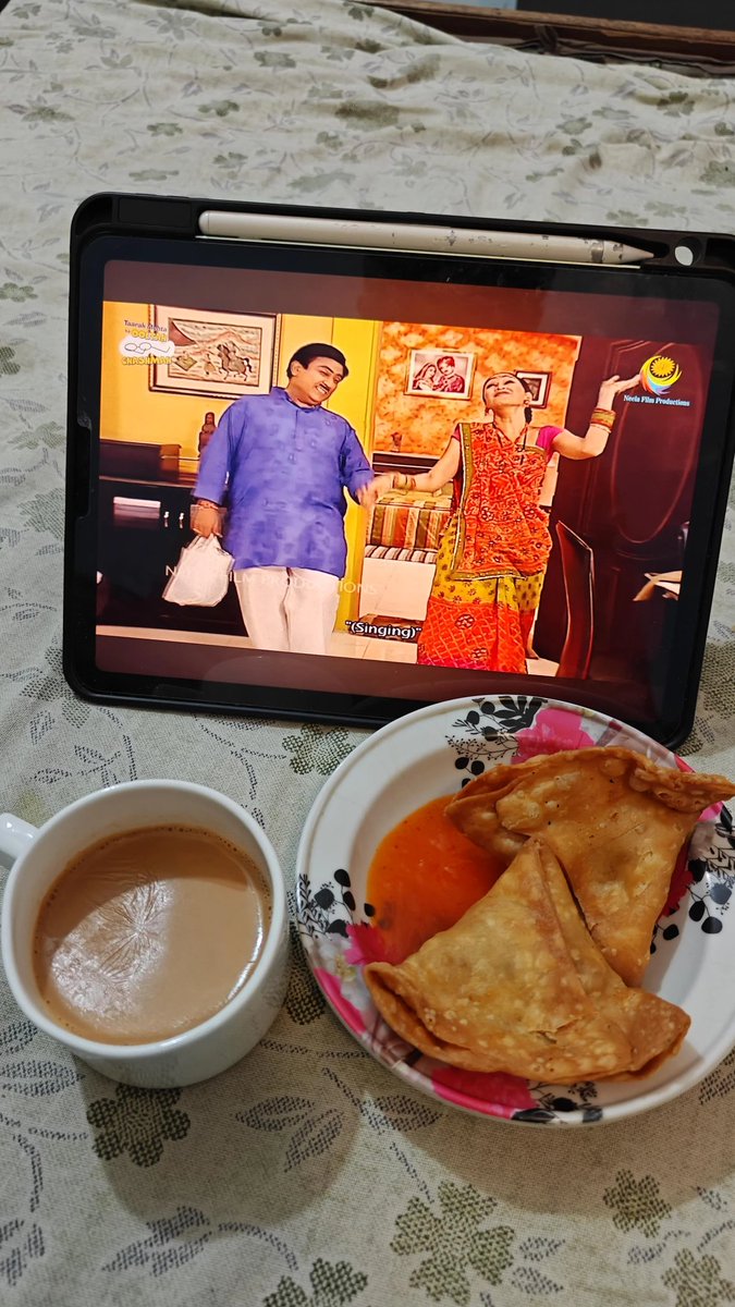 Gabbar8244's tweet photo. I'm 21 years old.. still my mother brings samosas for me whenever she goes to the market https://t.co/vWPY4BfaG6