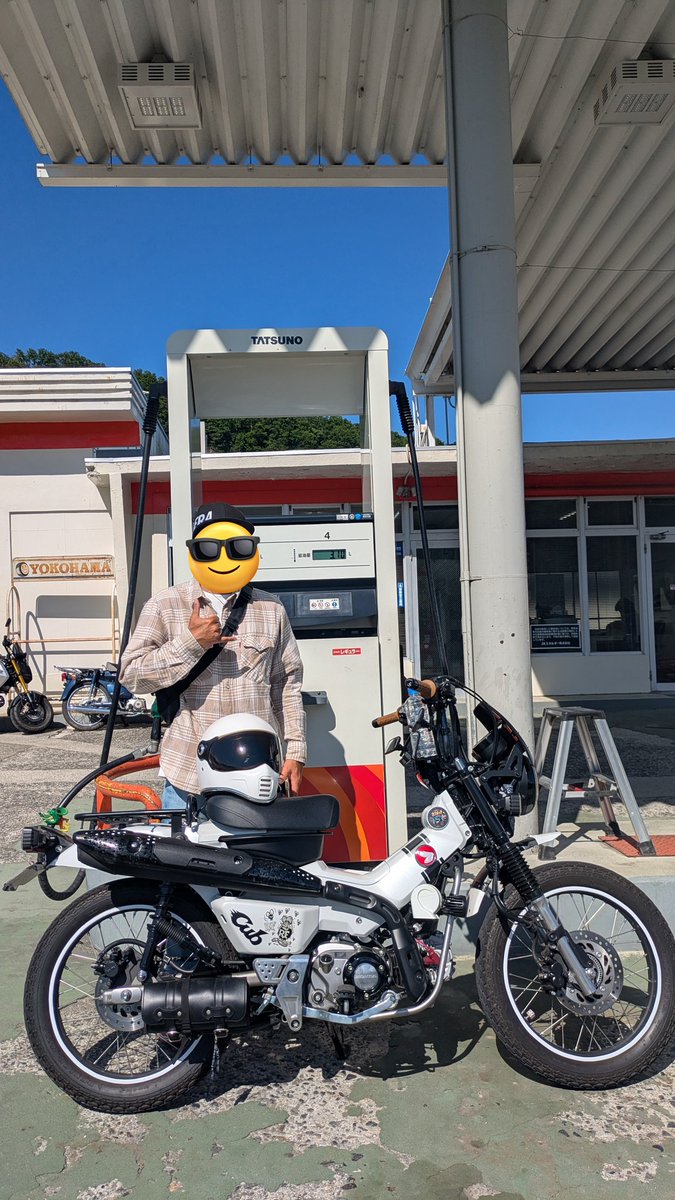 akiyamaaburaten's tweet photo. 5月ご来店のカブの紹介🛵💨

「いかついバイクがいるな」
と眺めていたらなんと当店にご来店😎

山梨かぶぬし会で出会ったカブ主様🛵

ハンドルとマフラー、お手製ステッカーなど色々変わっていましたが素敵な1台でした👀✨️天気も味方してとってもいい写真が撮れました🤭

またお待ちしております🙌 https://t.co/PxYl4gsyOn