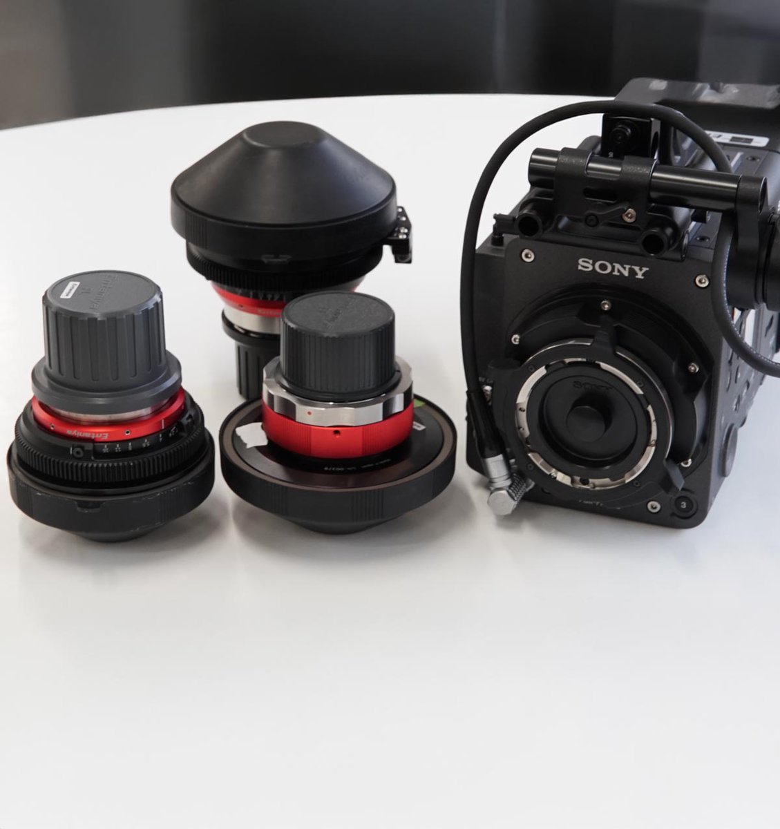 Entapano_jp's tweet photo. 超広角魚眼レンズEntaniya Fisheye HALシリーズを使用しての機材選定。 さまざまな映像制作の現場で活躍しています。 https://t.co/RP1yoKSPd5