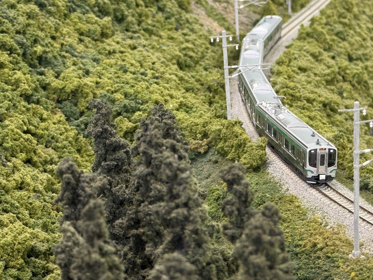jreast_abn's tweet photo. 東北で活躍するE721系の試運転をRe-Colorさんで実施！
もうめちゃくちゃカッコいいじゃないですか、、、🥹

今回のイメージは仙山線！
インレタ諸々貼ったり、いじったりしてまた走らせに来ますね♪
#Re_Color #リカラーはなれ https://t.co/qJlCLsfKcX