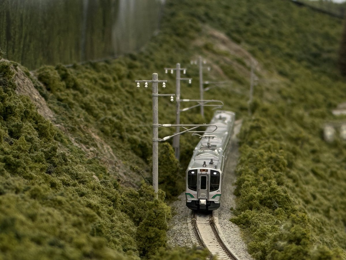 jreast_abn's tweet photo. 東北で活躍するE721系の試運転をRe-Colorさんで実施！
もうめちゃくちゃカッコいいじゃないですか、、、🥹

今回のイメージは仙山線！
インレタ諸々貼ったり、いじったりしてまた走らせに来ますね♪
#Re_Color #リカラーはなれ https://t.co/qJlCLsfKcX